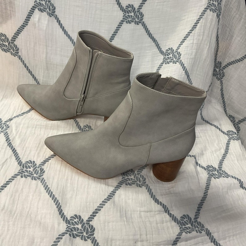 Coconuts by Matisse Womens Gray Suede Ankle Booties Size 9 image 1