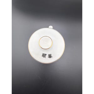 Taza infusora de té de porcelana china con tapa y colador, diseño en negro, rojo y dorado, 3 piezas. imagen 4