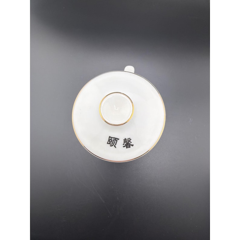 Taza infusora de té de porcelana china con tapa y colador, diseño en negro, rojo y dorado, 3 piezas. imagen 4