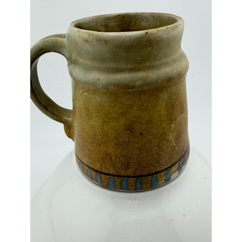 Taza de cerámica del estudio Kokopelli, de gres del suroeste, con diseño de flautista. imagen 10