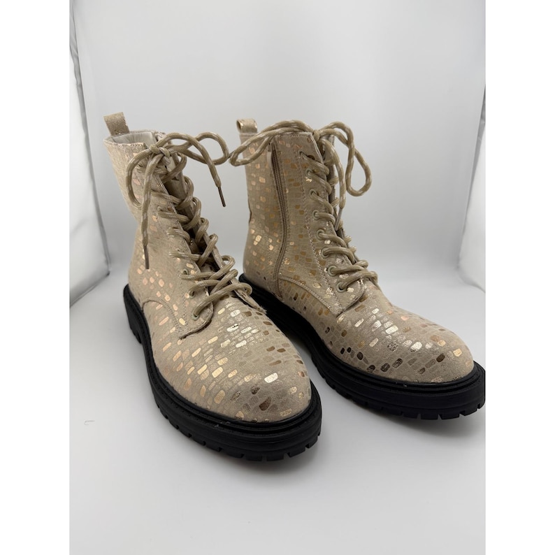 Stivali da combattimento da donna Tinstree, beige, oro metallizzato, con lacci e cerniera laterale, taglia 10. immagine 3