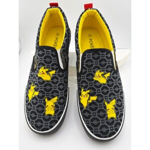 Baskets en toile à enfiler Ground Up Pokemon Pikachu pour homme, pointure 44. image 1