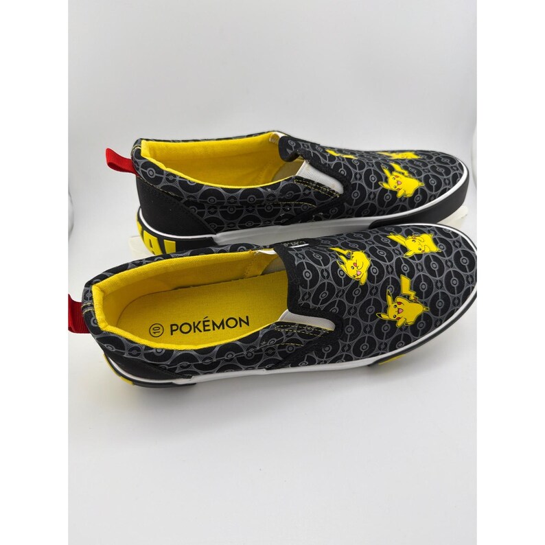 Baskets en toile à enfiler Ground Up Pokemon Pikachu pour homme, pointure 44. image 2