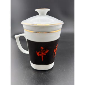 Taza infusora de té de porcelana china con tapa y colador, diseño en negro, rojo y dorado, 3 piezas. imagen 2
