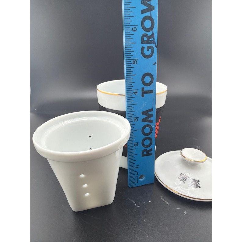 Taza infusora de té de porcelana china con tapa y colador, diseño en negro, rojo y dorado, 3 piezas. imagen 7