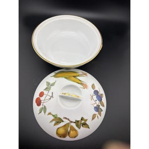 Royal Worcester Evesham Gold 7.75 Inch Round Casserole Serving Dish image 2