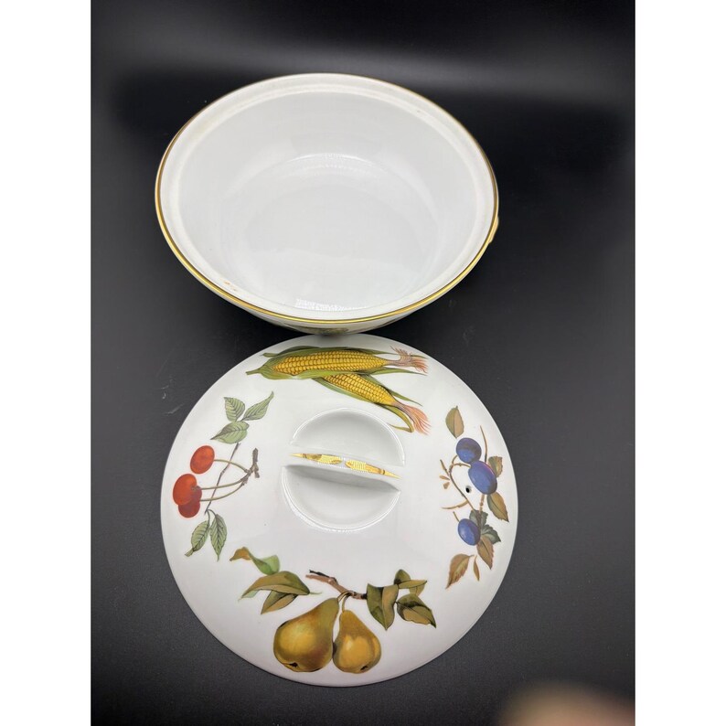 Royal Worcester Evesham Gold 7.75 Inch Round Casserole Serving Dish image 2