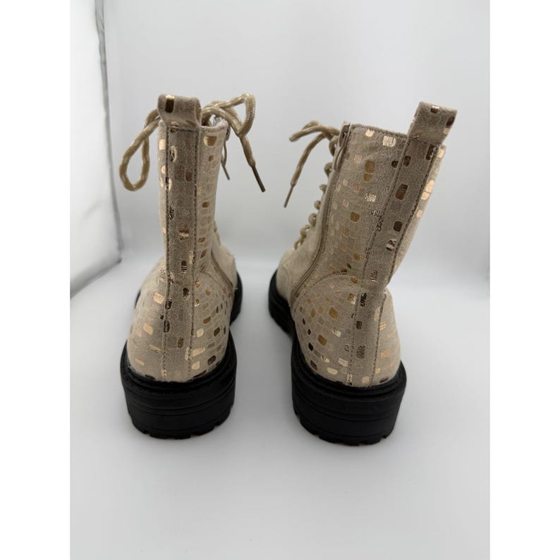 Stivali da combattimento da donna Tinstree, beige, oro metallizzato, con lacci e cerniera laterale, taglia 10. immagine 4