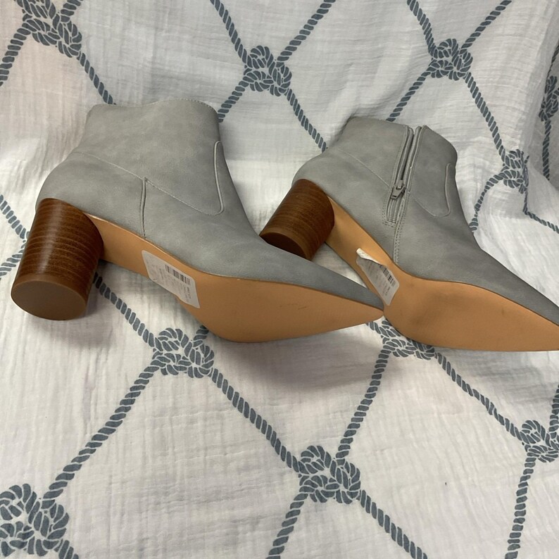 Coconuts by Matisse Womens Gray Suede Ankle Booties Size 9 image 3