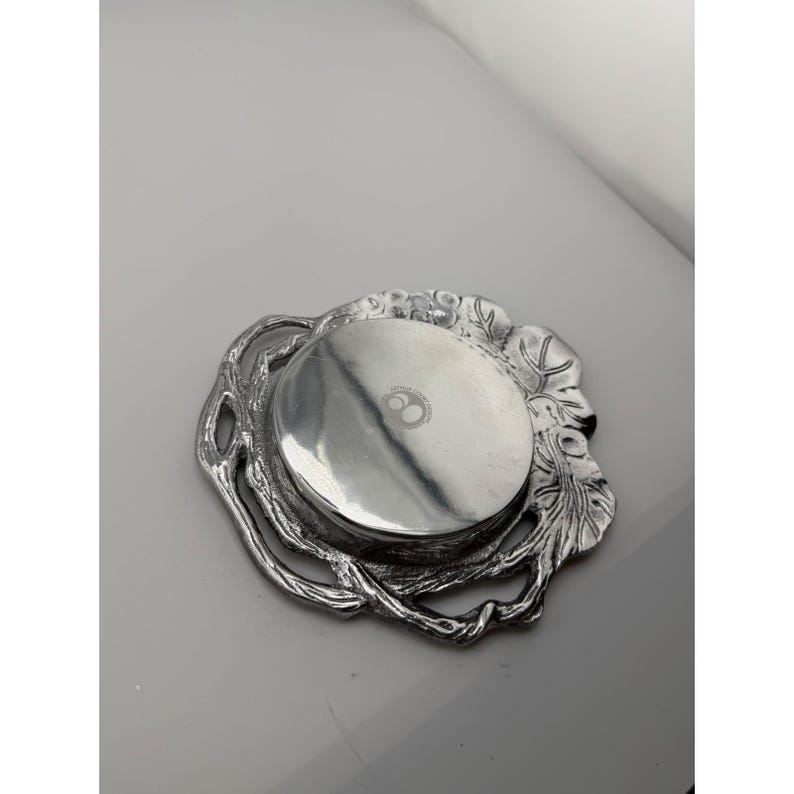 Posavasos de aluminio para botella de vino Arthur Court Vintage 1992 Grapevine, color plata. imagen 4