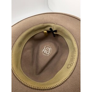 Sombrero Fedora de lana LiteFelt de Overland Outfitters, color topo, con banda de cuero marrón, talla mediana imagen 5