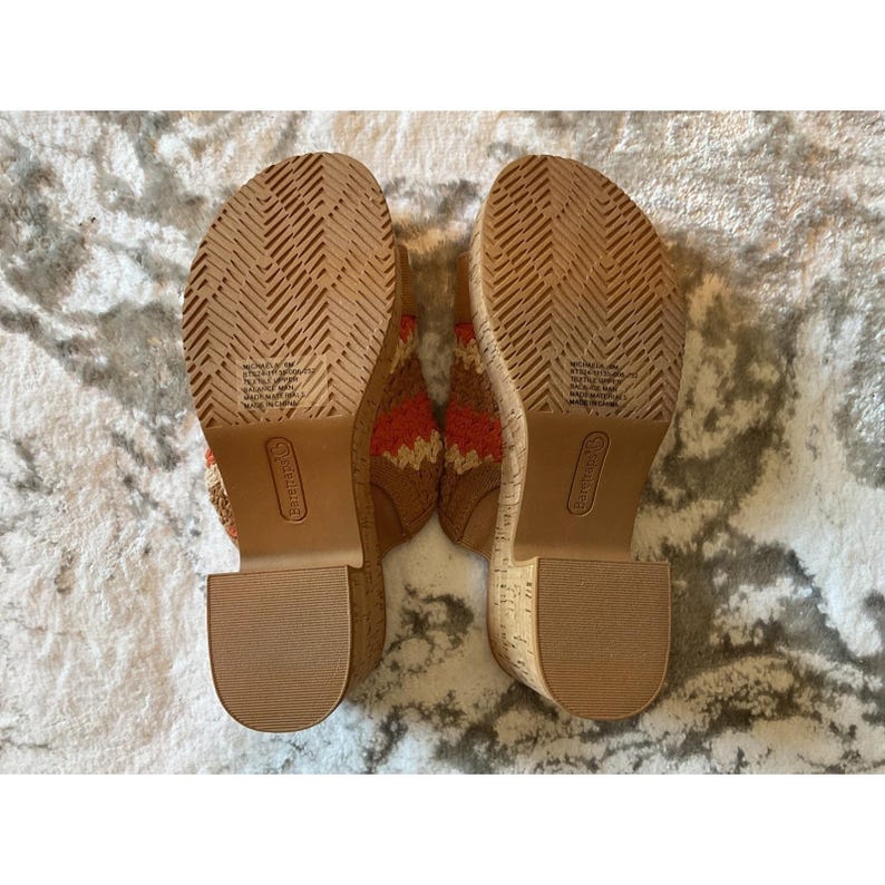 Baretraps Womens Coral White Crochet Wedge Thong Sandals Size 6M image 3