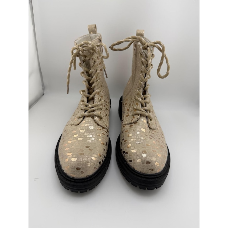 Stivali da combattimento da donna Tinstree, beige, oro metallizzato, con lacci e cerniera laterale, taglia 10. immagine 1
