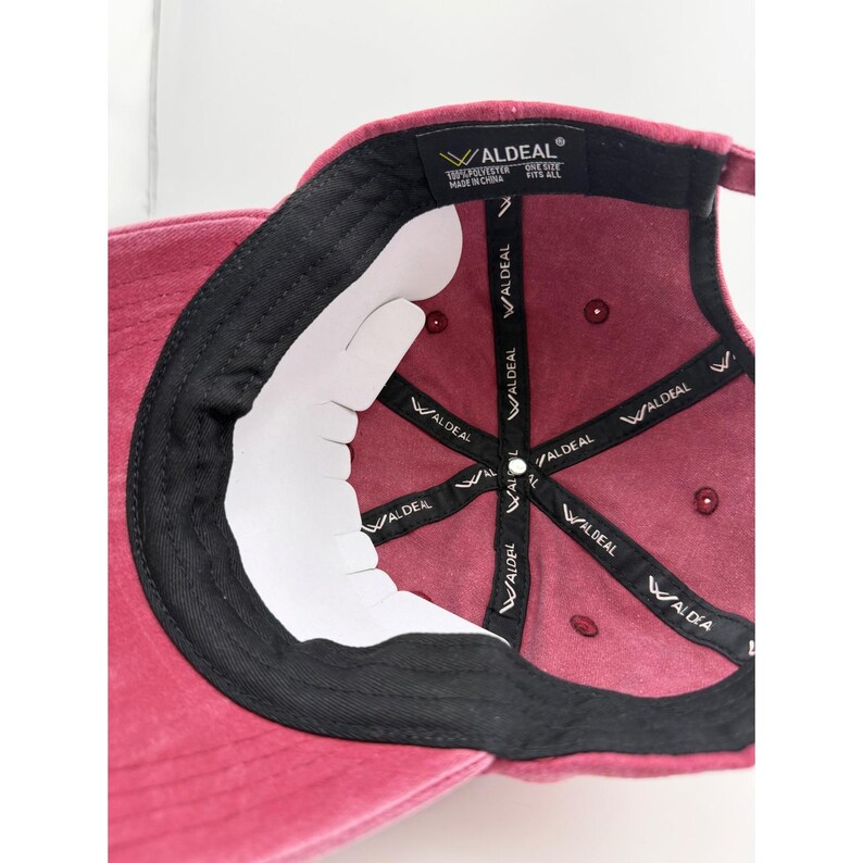Gorra Waldeal Pickleball color granate lavada, bordada y ajustable. imagen 5
