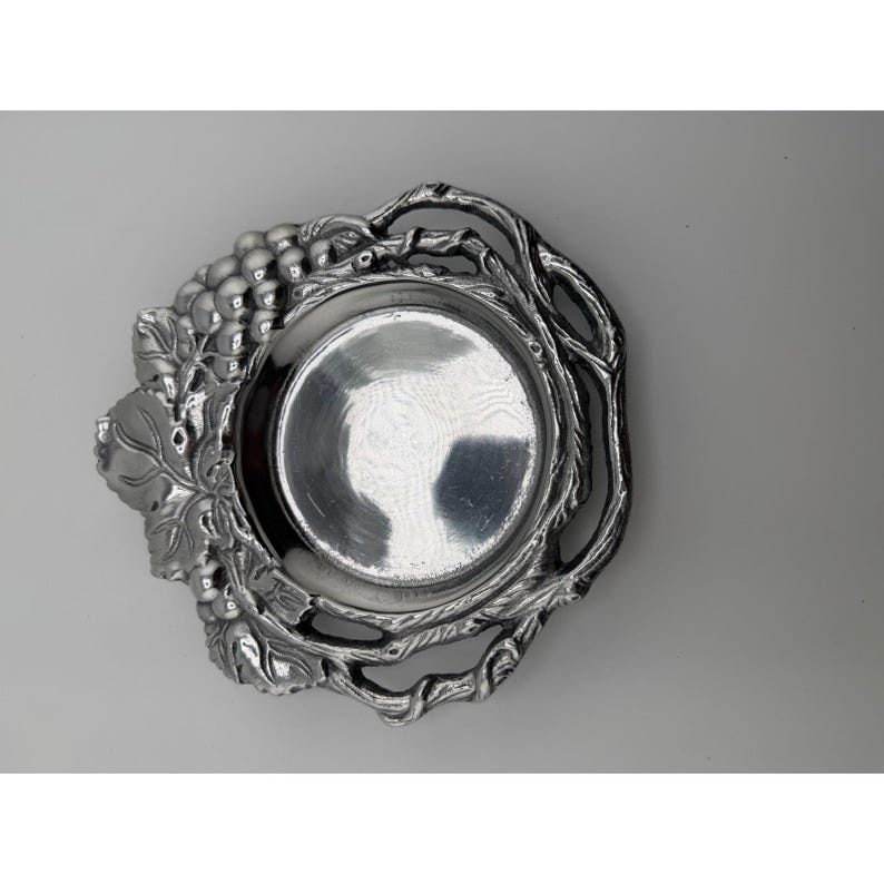 Posavasos de aluminio para botella de vino Arthur Court Vintage 1992 Grapevine, color plata. imagen 1