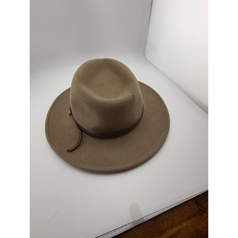 Sombrero Fedora de lana LiteFelt de Overland Outfitters, color topo, con banda de cuero marrón, talla mediana imagen 4