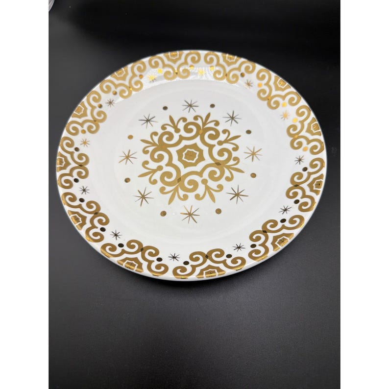 Target Holiday 09 Gold Scroll Star Porcelain Dinner Plate 10.5 Inch 2009 image 1