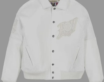 Chaqueta bomber de cuero perforado blanco Avirex con logo del club dorado estilo motero