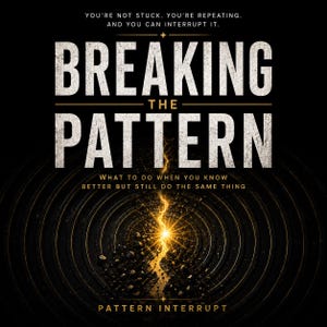 Puede incluir: Una portada de libro titulada Breaking The Pattern con el subtítulo What To Do When You Know Better But Still Do The Same Thing. El diseño presenta un fondo negro con círculos concéntricos, un rayo dorado central y texto.