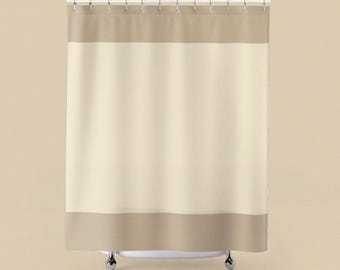 Neutraal beige gestreept douchegordijn | Minimale badkamerinrichting