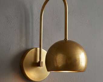 Halverwege de eeuw koperen wandkandelaar - lampenkap lichtpunt - handgemaakte wandlamp voor slaapkamer badkamer hal - koepelvormige wandkandelaar van verouderd messing