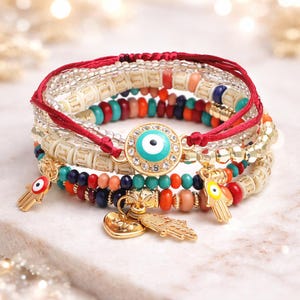 Peut inclure: Panneau en bois rustique avec l'inscription "Welcome to our home" en lettres blanches. Le panneau présente une finition vieillie et un design simple et accueillant, idéal pour la décoration de porte.