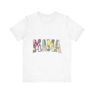 Mama Patchwork Letters Tee | Florales Leoparden Grafik Shirt, Boho Chic, weiche Baumwolle