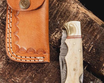 Navaja de bolsillo plegable de acero de Damasco hecha a mano con mango de hueso de camello