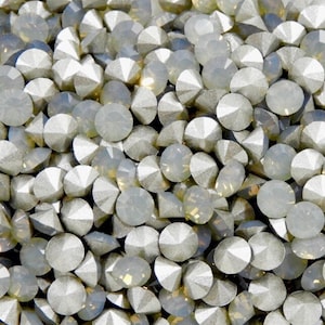 Light Grey Opal F 18ss - 4mm Swarovski 1028 Xilion Chatons Rhinestones