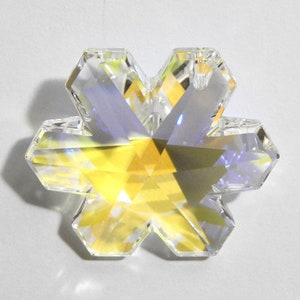 Snowflake&#39;s That Sparkle 35mm Snowflake Pendant Swarovski Art 6707.   1 - Piece