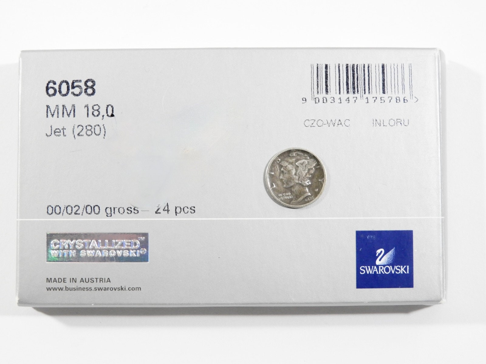 ジェットブラック スワロフスキー 18 mm アート 6058 メトロペンダント 