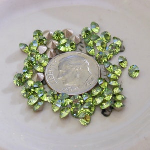 Peridot Paradise  F 32pp Vintage Swarovski 1028 Chatons Rhinestones