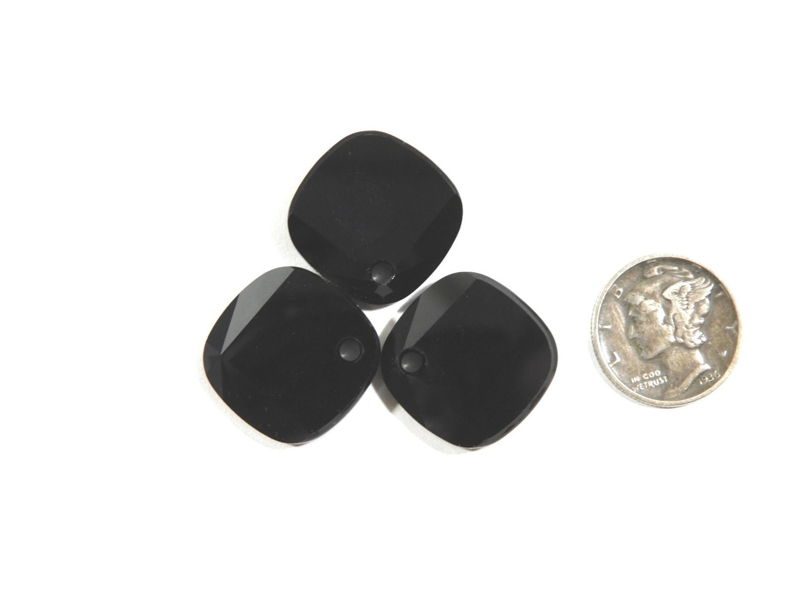 ジェットブラック スワロフスキー 18 mm アート 6058 メトロペンダント 