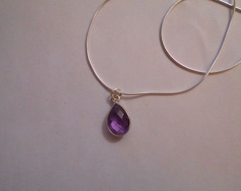 Collar de plata de ley con bisel de piedras preciosas - lágrima