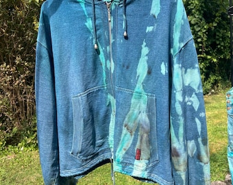 Jeans-Hoodie mit umgekehrtem Batikmuster, blau, mittelgroß, mit Reißverschluss, Liz & CO, handgefärbt, gebleicht, einzigartiges Herbst-Fashion-Modell