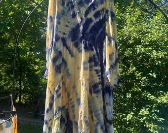 Midikleid aus Leinen mit umgekehrtem Batikmuster, tiefviolett-gelbes Aquarellmuster, langärmeliges Hemdkleid