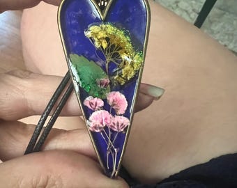 Stimmungs-Halskette mit gepressten Blüten in Herzform, farbwechselnder Anhänger aus botanischem Harz, Schmuck aus echten Blüten