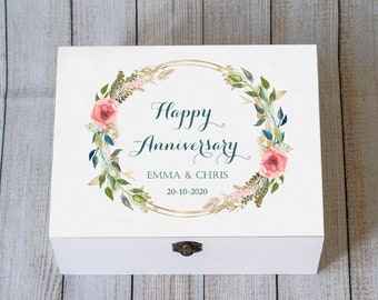 Caja de recuerdos de aniversario con diseño floral: Cofre de madera personalizado para tarjetas