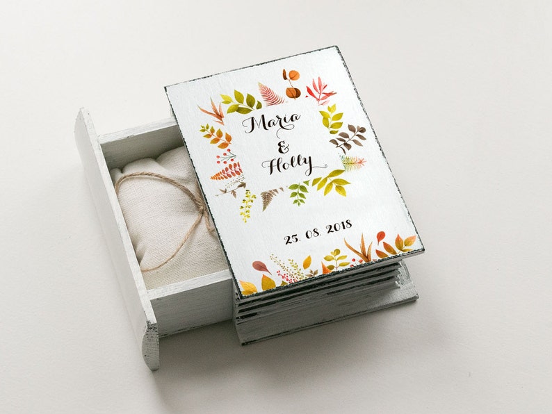 Autumn Wedding ring box Personalized ring box Custom Ring bearer box Fall Wreath box Woodland wedding Nature wedding Engagement ring box