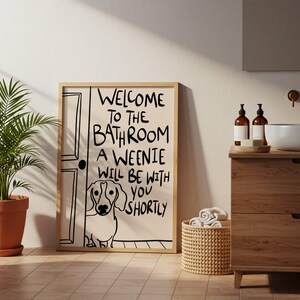 IMPRESIÓN FÍSICA, Bienvenido al baño. Un perro salchicha estará contigo en breve. Arte de baño con perro salchicha. Decoración de perro salchicha. Dibujado a mano. imagen 9