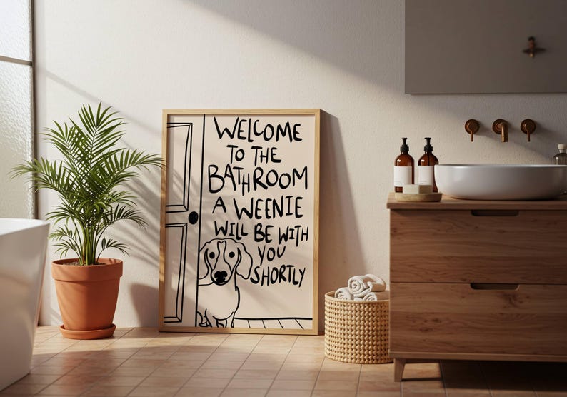 IMPRESIÓN FÍSICA, Bienvenido al baño. Un perro salchicha estará contigo en breve. Arte de baño con perro salchicha. Decoración de perro salchicha. Dibujado a mano. imagen 9