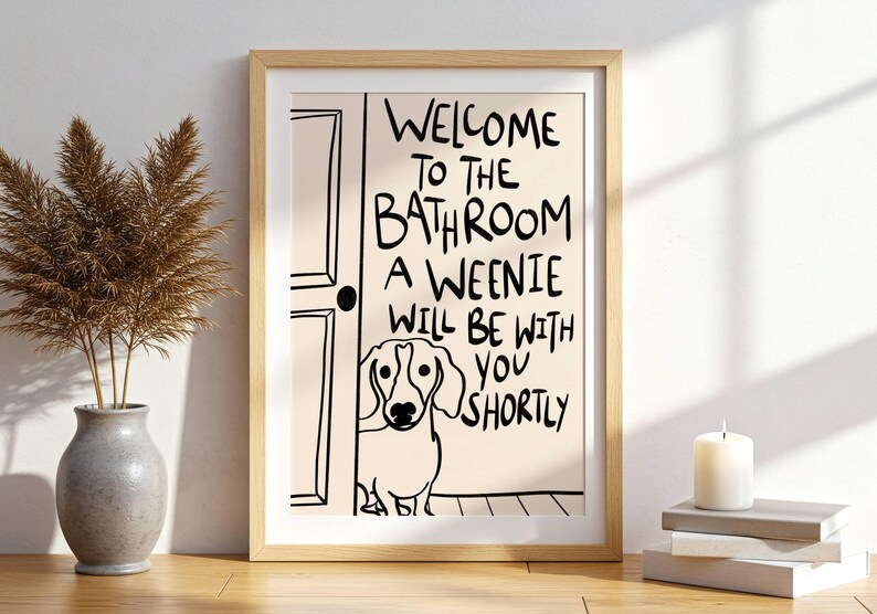IMPRESIÓN FÍSICA, Bienvenido al baño. Un perro salchicha estará contigo en breve. Arte de baño con perro salchicha. Decoración de perro salchicha. Dibujado a mano. imagen 10
