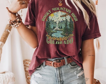 Camiseta vintage de las Montañas Rocosas de Colorado, estilo retro de los 90, ideal para senderismo y actividades al aire libre. Un regalo perfecto para amantes de la naturaleza y el senderismo.