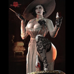 Pode incluir: Impressão de arte digital de uma mulher em um vestido longo e claro e um chapéu de abas largas. Ela segura um porta-cigarro e uma taça de vinho. A mulher está usando meias de renda preta e um colar. Uma garrafa de vinho está em uma mesa.