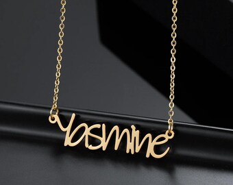 Collar con nombre en cursiva personalizado