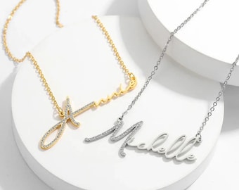 Collar con nombre y firma engastados