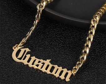 Collar con nombre inglés antiguo y cadena cubana