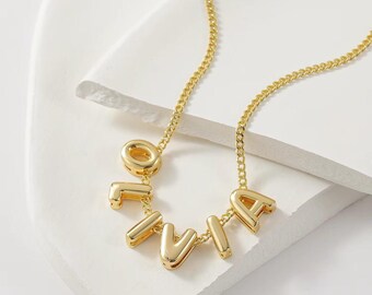 Collar con nombre de burbuja