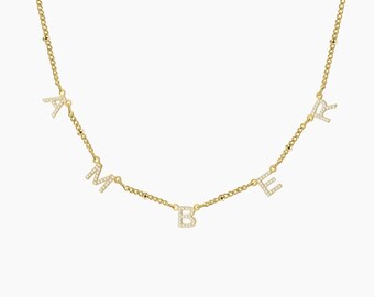 Collar con letra personalizada decorada con glaseado