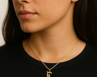 Collar vertical con nombre en inglés antiguo